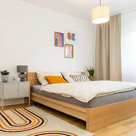 Moderni S Primym Vstupem Do Parku V Centru Ostravy Lägenhet